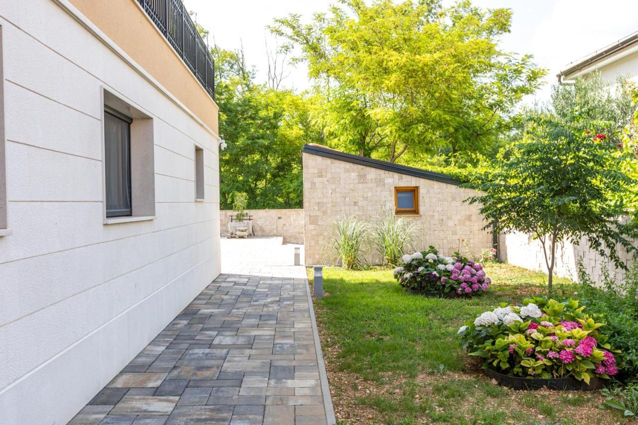 Vila Iris Baska 2 Hotel Bagian luar foto