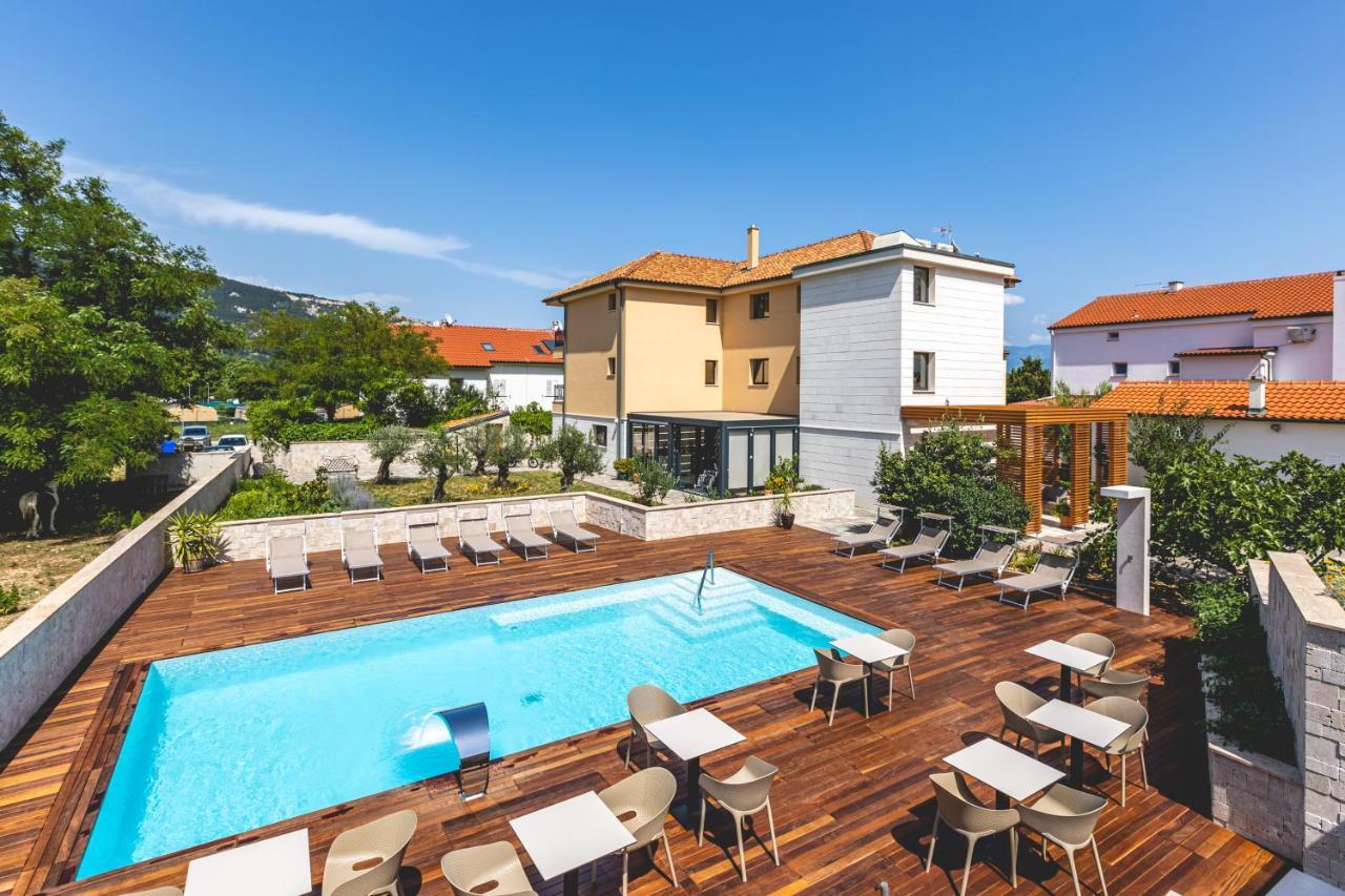 Vila Iris Baska 2 Hotel Bagian luar foto