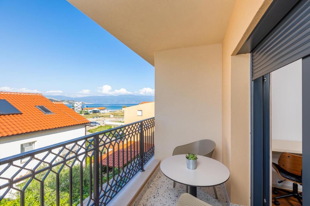 Vila Iris Baska 2 Hotel Bagian luar foto